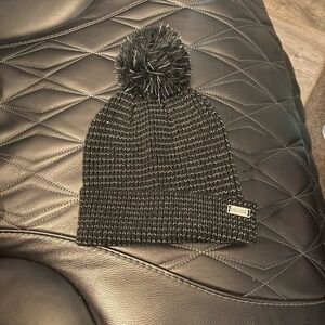 Igloos Black Pom Beanie Hat
